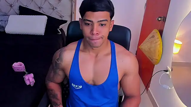 Andrew wolf7 online show from 03/09/26, 09:52