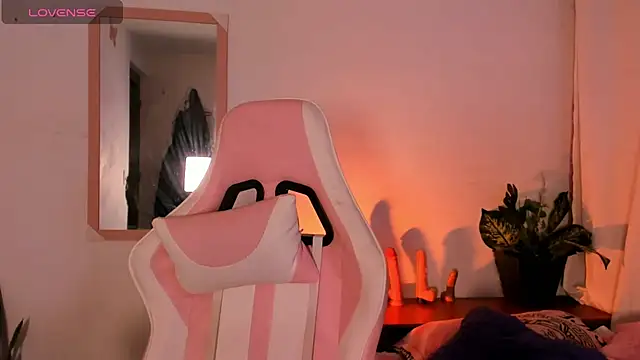 adriannyp 1 online show from 10/31/25, 02:45