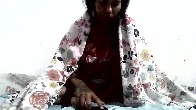 Snapshot of thasmyni chatting on 07/12/26, 10:06 thasmyni online show from 07/12/26, 10:06