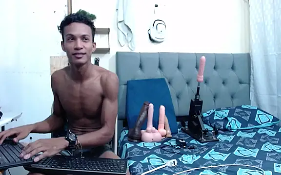 Snapshot of Ryan_Vergon chatting on 03/14/25, 02:53 Ryan Vergon online show from 03/14/25, 02:53