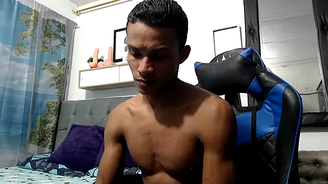 Snapshot of Ryan_Vergon chatting on 10/18/25, 04:04 Ryan Vergon online show from 10/18/25, 04:04