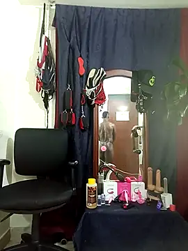 Snapshot of yezz3011 chatting on 10/14/25, 12:00 yezz3011 online show from 10/14/25, 12:00