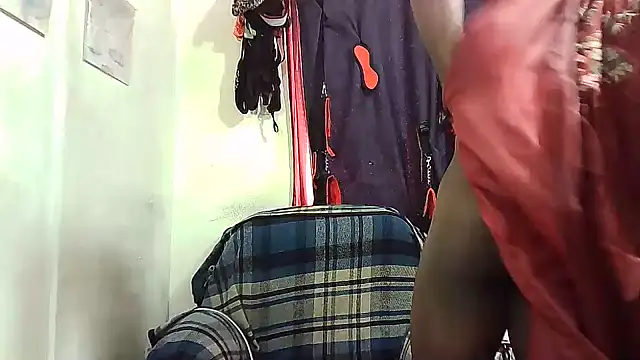 Snapshot of yezz3011 chatting on 12/16/25, 04:45 yezz3011 online show from 12/16/25, 04:45