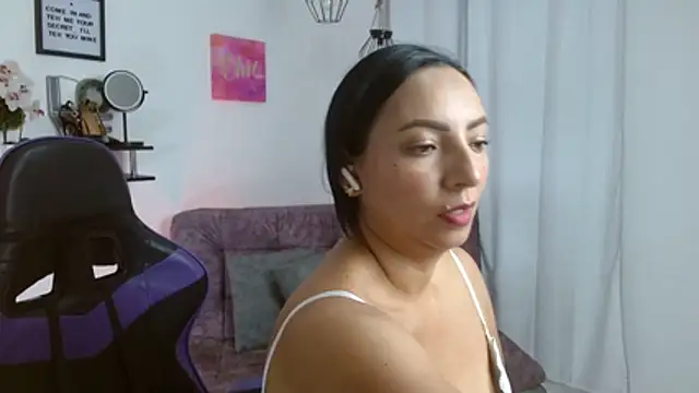 Emmi Cam online show from 07/27/26, 01:07