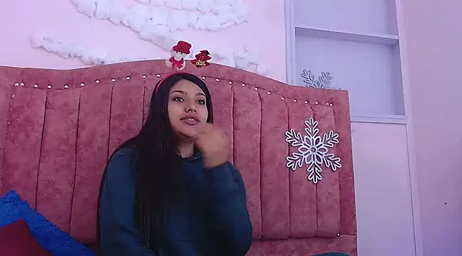 Snapshot of SarahStones chatting on 12/19/24, 10:56 SarahStones online show from 12/19/24, 10:56