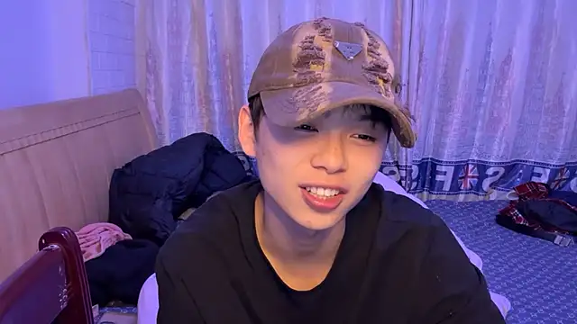 Snapshot of xiaottt1918 chatting on 01/10/25, 11:33 xiaottt1918 online show from 01/10/25, 11:33