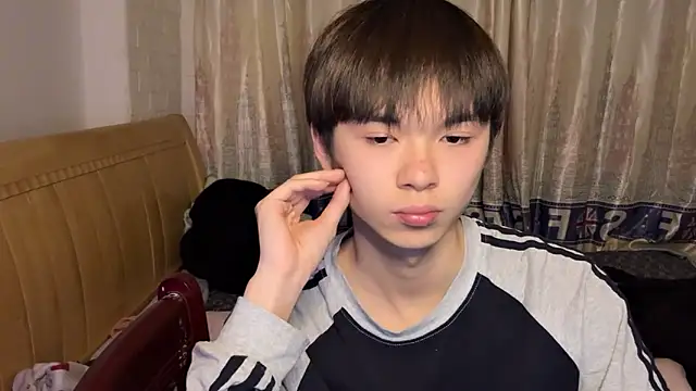 Snapshot of xiaottt1918 chatting on 01/11/25, 12:40 xiaottt1918 online show from 01/11/25, 12:40