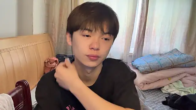 Snapshot of xiaottt1918 chatting on 01/12/25, 04:21 xiaottt1918 online show from 01/12/25, 04:21