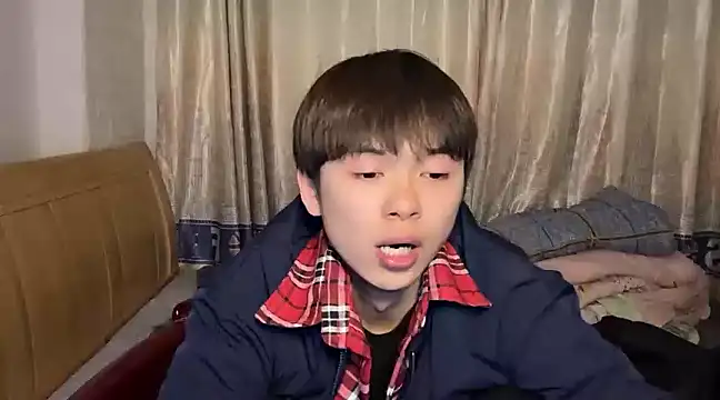 Snapshot of xiaottt1918 chatting on 01/12/25, 01:27 xiaottt1918 online show from 01/12/25, 01:27