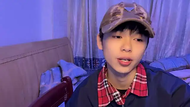 Snapshot of xiaottt1918 chatting on 01/12/25, 05:11 xiaottt1918 online show from 01/12/25, 05:11