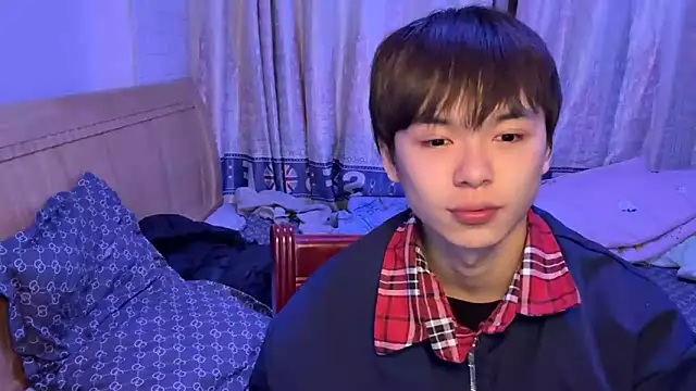 Snapshot of xiaottt1918 chatting on 01/14/25, 02:43 xiaottt1918 online show from 01/14/25, 02:43