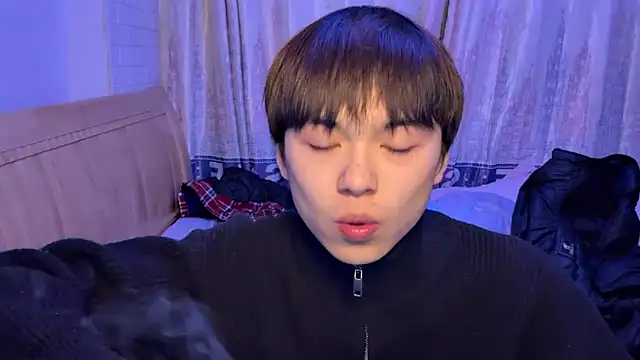 Snapshot of xiaottt1918 chatting on 01/15/25, 12:36 xiaottt1918 online show from 01/15/25, 12:36