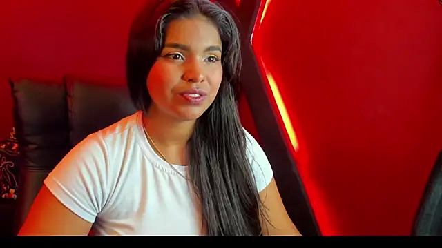 Snapshot of zoe_roux21 chatting on 01/25/25, 03:51 zoe roux21 online show from 01/25/25, 03:51