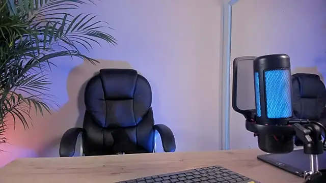 zoe roux21 online show from 02/13/26, 03:02