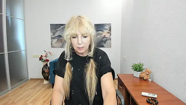 Snapshot of Anna_Diax chatting on 07/24/26, 11:52 Anna Diax online show from 07/24/26, 11:52