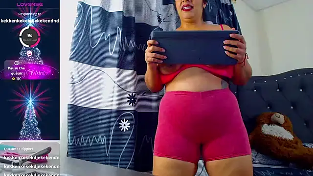 Snapshot of lulu_ferrer chatting on 12/20/24, 10:00 lulu ferrer online show from 12/20/24, 10:00