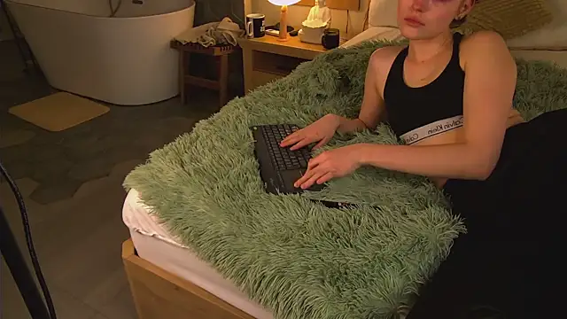 AshleyDouglas online show from 02/25/25, 05:41