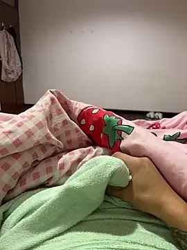 Snapshot of CM100412 chatting on 03/18/25, 06:37 CM100412 online show from 03/18/25, 06:37