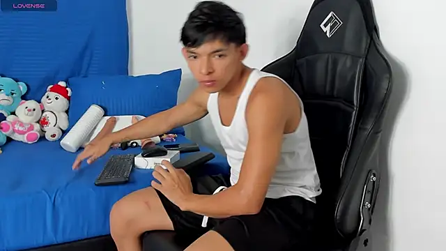 Tonny twink  online show from 04/20/26, 02:25