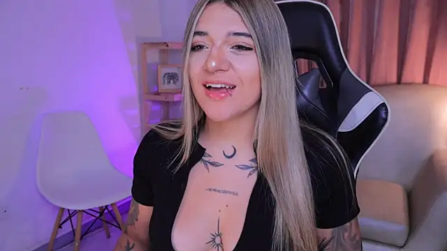 ashleyvalirya online show from 09/18/25, 04:03