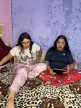 maddie-and-chelsea- online show from 02/01/26, 04:05