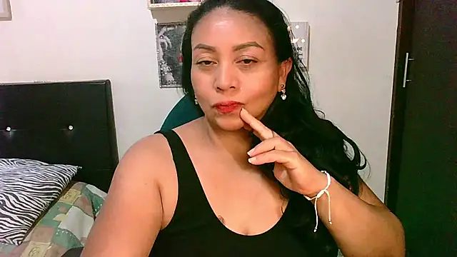 Snapshot of zaray_bella chatting on 05/19/26, 09:32 zaray bella online show from 05/19/26, 09:32