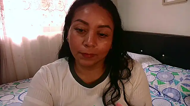 Snapshot of zaray_bella chatting on 06/06/26, 09:08 zaray bella online show from 06/06/26, 09:08
