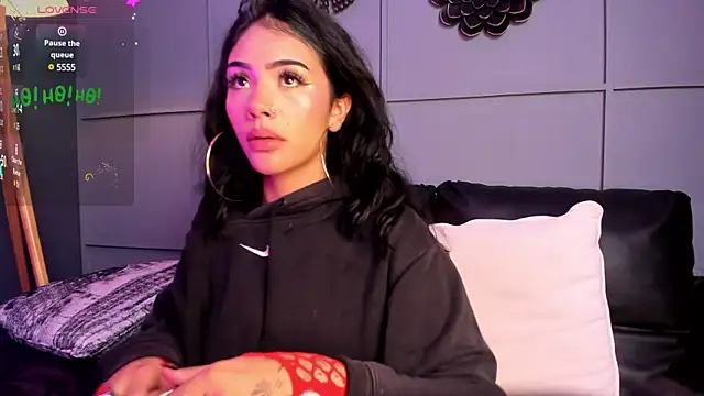 Giovanna oliveira online show from 12/28/24, 08:48