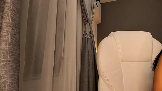 Giovanna oliveira online show from 10/27/25, 05:55