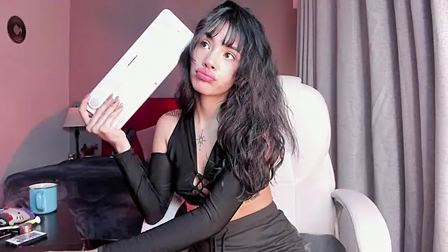 Giovanna oliveira online show from 04/10/26, 04:28