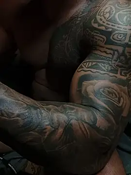 Snapshot of moody1996- chatting on 10/28/25, 03:32 moody1996- online show from 10/28/25, 03:32