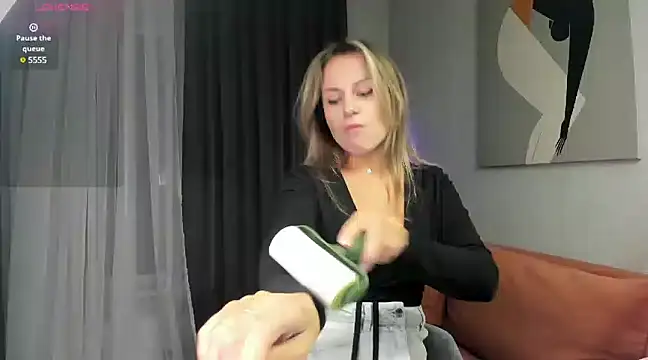 Snapshot of _cometoseeme_ chatting on 12/08/24, 04:50  cometoseeme  online show from 12/08/24, 04:50