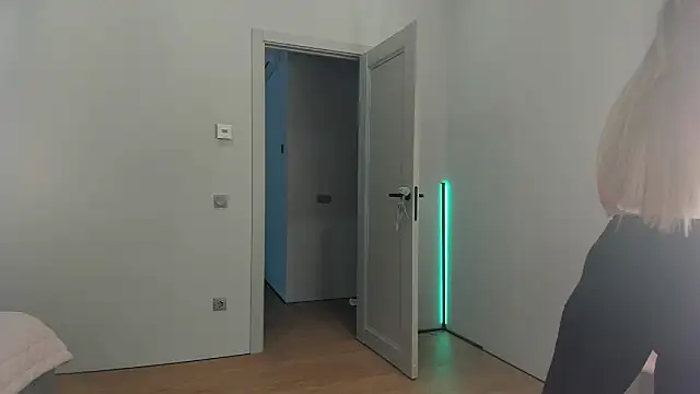 Snapshot of _cometoseeme_ chatting on 10/10/25, 02:16  cometoseeme  online show from 10/10/25, 02:16