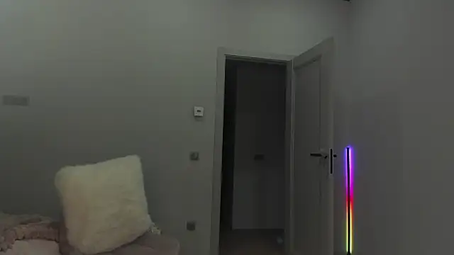 Snapshot of _cometoseeme_ chatting on 10/23/25, 03:00  cometoseeme  online show from 10/23/25, 03:00