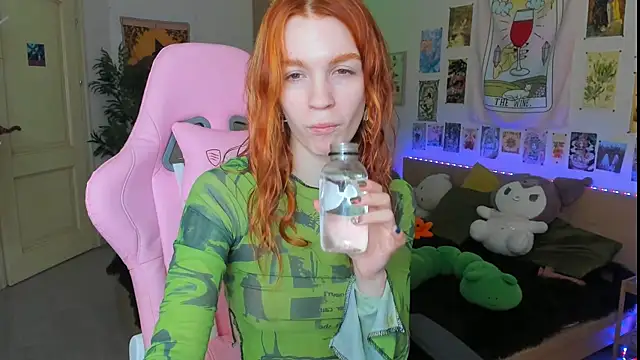 Snapshot of Sunny_Elly chatting on 03/17/25, 06:07 Sunny Elly online show from 03/17/25, 06:07