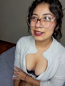 Snapshot of MishuColfer chatting on 09/13/25, 04:56 MishuColfer online show from 09/13/25, 04:56