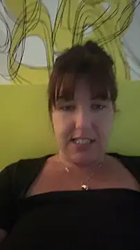 Snapshot of NatiLove35 chatting on 06/06/26, 05:45 NatiLove35 online show from 06/06/26, 05:45