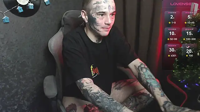 Snapshot of lonelycrystal chatting on 12/25/24, 01:51 lonelycrystal online show from 12/25/24, 01:51