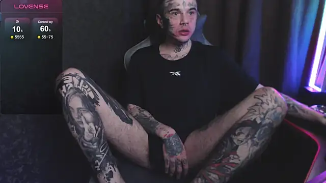 Snapshot of lonelycrystal chatting on 01/06/25, 11:20 lonelycrystal online show from 01/06/25, 11:20