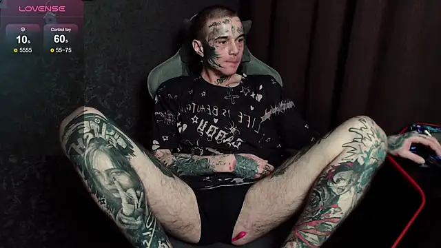 Snapshot of lonelycrystal chatting on 10/02/25, 09:55 lonelycrystal online show from 10/02/25, 09:55