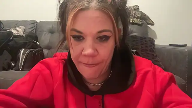 Snapshot of RavenRayyy chatting on 11/11/25, 06:46 RavenRayyy online show from 11/11/25, 06:46