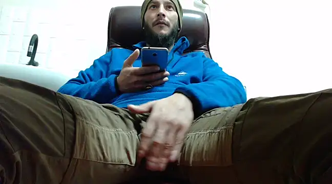 Snapshot of hardbigcock16 chatting on 12/21/24, 11:22 hardbigcock16 online show from 12/21/24, 11:22
