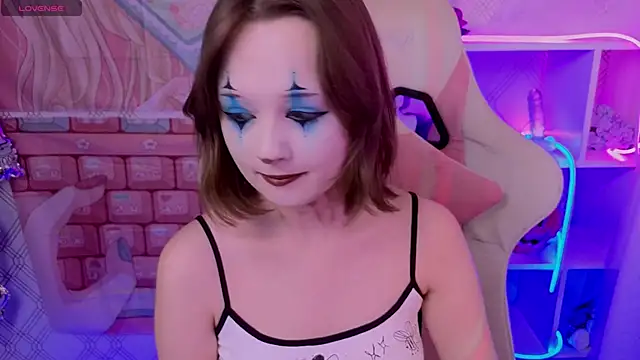 Mary uw online show from 10/24/25, 09:28