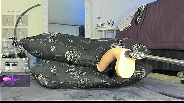 Snapshot of Peaches_N_Kreme chatting on 01/22/25, 04:23 Peaches N Kreme online show from 01/22/25, 04:23