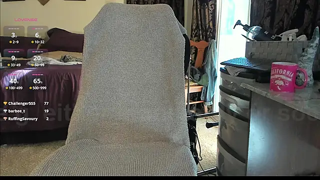 Snapshot of Peaches_N_Kreme chatting on 01/29/25, 10:01 Peaches N Kreme online show from 01/29/25, 10:01