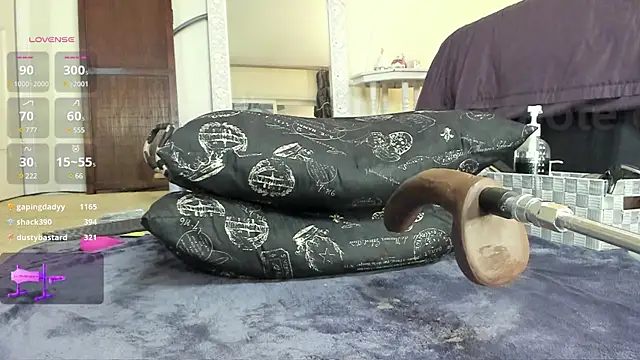 Snapshot of Peaches_N_Kreme chatting on 02/07/25, 04:48 Peaches N Kreme online show from 02/07/25, 04:48