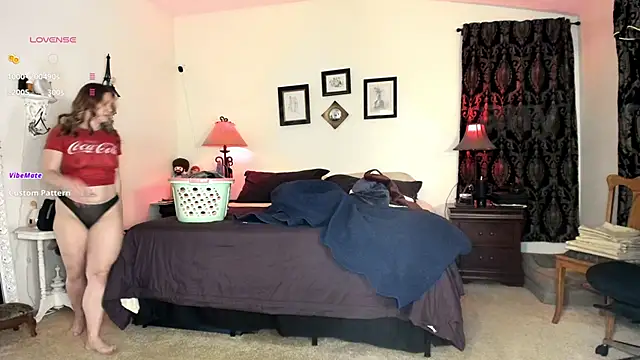 Snapshot of Peaches_N_Kreme chatting on 02/17/25, 02:20 Peaches N Kreme online show from 02/17/25, 02:20