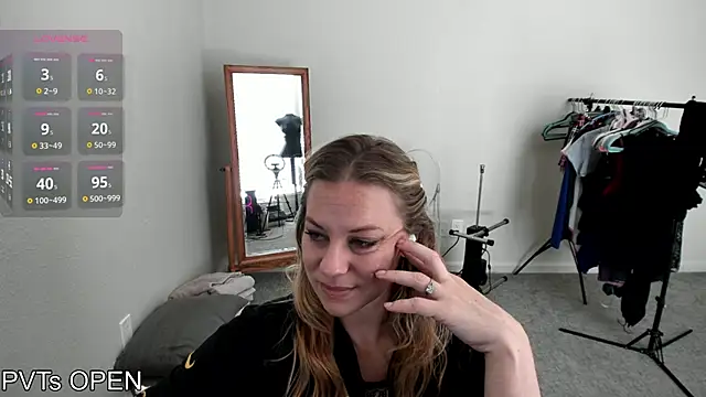 Snapshot of Peaches_N_Kreme chatting on 09/14/25, 10:20 Peaches N Kreme online show from 09/14/25, 10:20