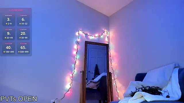 Snapshot of Peaches_N_Kreme chatting on 11/29/25, 04:37 Peaches N Kreme online show from 11/29/25, 04:37