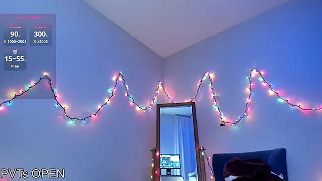 Snapshot of Peaches_N_Kreme chatting on 12/01/25, 03:33 Peaches N Kreme online show from 12/01/25, 03:33